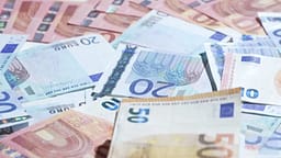 Zbulohen 30 mijë euro të padeklaruara në Vërmicë, u fshehën në dollapin e kamionit dhe jastëkun e shoferit Zbulohen 30 mijë euro të padeklaruara në Vërmicë, u fshehën në dollapin e kamionit dhe jastëkun e shoferit