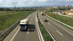 Sot ndalohet qarkullimi i automjeteve mbi 20 tonë në autostradat e Kosovës Sot ndalohet qarkullimi i automjeteve mbi 20 tonë në autostradat e Kosovës