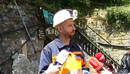 Anëtari i ekipit të shpëtimit: Minatorët e ngujuar janë mirë, njëri pati pak shqetësime, po presim urdhrin nëse duhet të intervenojmë Anëtari i ekipit të shpëtimit: Minatorët e ngujuar janë mirë, njëri pati pak shqetësime, po presim urdhrin nëse duhet të intervenojmë