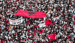 Protesta e 20-të në Tiranë, qytetarët mblidhen në Sheshin “Skënderbej” dhe marshojnë drejt Kryeministrisë Protesta e 20-të në Tiranë, qytetarët mblidhen në Sheshin “Skënderbej” dhe marshojnë drejt Kryeministrisë