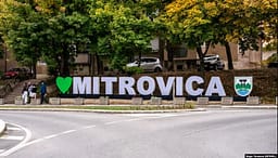Krejt çka ndodhi në vandalizimin e obeliskut “I love Mitrovica” në veri Krejt çka ndodhi në vandalizimin e obeliskut “I love Mitrovica” në veri