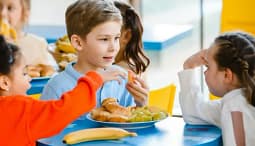 “Lancet”: Eleminimi i ushqimeve të përpunuara, ul ndjeshëm simptomat e ADHD-së te fëmijët “Lancet”: Eleminimi i ushqimeve të përpunuara, ul ndjeshëm simptomat e ADHD-së te fëmijët