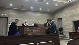 Shpend Ahmeti thotë se mbi 172 mijë eurot e padeklaruara ishin ndihmë financiare nga familja, Prokuroria propozon t’i konfiskohet kjo shumë Shpend Ahmeti thotë se mbi 172 mijë eurot e padeklaruara ishin ndihmë financiare nga familja, Prokuroria propozon t’i konfiskohet kjo shumë
