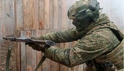 Ushtarët e Putinit po kthejnë armët kundër njëri-tjetrit: Katër të vrarë pasi ushtari rus hapi zjarr ndaj shokëve dhe civilëve në Krime Ushtarët e Putinit po kthejnë armët kundër njëri-tjetrit: Katër të vrarë pasi ushtari rus hapi zjarr ndaj shokëve dhe civilëve në Krime