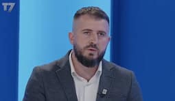 Lushtaku i reagon Pecit pasi e quajti “kriminal” incidentin në Skenderaj: Kush po e pengon drejtësinë të veprojë ndaj aferave tuaja korruptive Lushtaku i reagon Pecit pasi e quajti “kriminal” incidentin në Skenderaj: Kush po e pengon drejtësinë të veprojë ndaj aferave tuaja korruptive