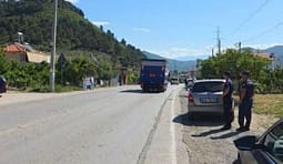 Aksident tragjik në Elbasan, vetura përplas për vdekje fëmijën 7 vjeç Aksident tragjik në Elbasan, vetura përplas për vdekje fëmijën 7 vjeç
