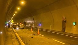 Aksident në hyrje të tunelit të Kalimashit, të paktën tre të lënduar Aksident në hyrje të tunelit të Kalimashit, të paktën tre të lënduar