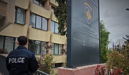 Ndalohet për 48 orë një person në rastin “Laboratori ‘25”, dyshohet se ishte pjesë e grupit që falsifikonte dokumente Ndalohet për 48 orë një person në rastin “Laboratori ‘25”, dyshohet se ishte pjesë e grupit që falsifikonte dokumente