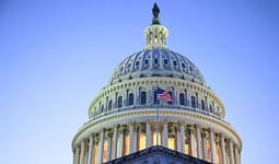 Mbylljet e gjata të qeverisë, senatorët amerikanë pranojnë të mos paguhen për kohën që nuk punojnë Mbylljet e gjata të qeverisë, senatorët amerikanë pranojnë të mos paguhen për kohën që nuk punojnë