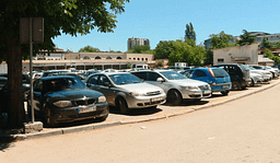Mungesa e vendparkimeve në Qendrën Klinike ngelet problem serioz për pacientët Mungesa e vendparkimeve në Qendrën Klinike ngelet problem serioz për pacientët