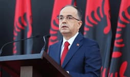 Presidenti Begaj uron Bajramin nga qyteti i shenjtë i Mekës Presidenti Begaj uron Bajramin nga qyteti i shenjtë i Mekës