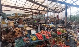 Përfshihet nga flakët tregu i fruta-perimeve në Lushnjë, ishte rikonstruktuar 3 vite më parë Përfshihet nga flakët tregu i fruta-perimeve në Lushnjë, ishte rikonstruktuar 3 vite më parë