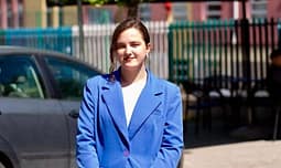 Sa lehtë qenka të bëhesh patriot kur patriotizmi bëhet trend Sa lehtë qenka të bëhesh patriot kur patriotizmi bëhet trend