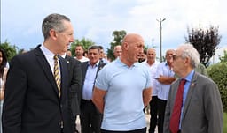 Haradinaj në Gllogjan pret delegacion amerikan, nderon Daniel Serwer dhe Mario Marquez me medalje Haradinaj në Gllogjan pret delegacion amerikan, nderon Daniel Serwer dhe Mario Marquez me medalje