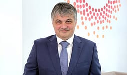 Drejtori i “Telekom Serbia” angazhon ekip ndërkombëtar nga SHBA-ja e BE-ja, pasi Kosova e shpalli “non grata” Drejtori i “Telekom Serbia” angazhon ekip ndërkombëtar nga SHBA-ja e BE-ja, pasi Kosova e shpalli “non grata”