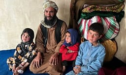 Raporti tronditës i BBC nga Agfanistani: Babai i mbytur në borxhe shet vajzat e tij 7-vjeçare si skllave seksi Raporti tronditës i BBC nga Agfanistani: Babai i mbytur në borxhe shet vajzat e tij 7-vjeçare si skllave seksi