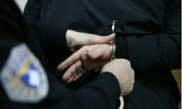 I dehur ushtroi dhunë psikike ndaj bashkëshortes, arrestohet i dyshuari në Malishevë I dehur ushtroi dhunë psikike ndaj bashkëshortes, arrestohet i dyshuari në Malishevë