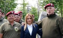 Shvarm: Vuçiq po përdor “Beretat e Kuqe” për të frikësuar qytetarët dhe për të forcuar bërthamën radikale Shvarm: Vuçiq po përdor “Beretat e Kuqe” për të frikësuar qytetarët dhe për të forcuar bërthamën radikale