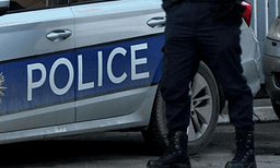 Tentoi me forcë të hyjë në banesën e një personi, i dyshuari dërgohet për tretman në Repartin Psikiatrik Tentoi me forcë të hyjë në banesën e një personi, i dyshuari dërgohet për tretman në Repartin Psikiatrik