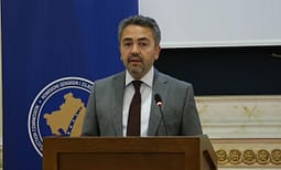 Radoniqi zotohet për zgjedhje profesionale dhe transparente më 7 qershor Radoniqi zotohet për zgjedhje profesionale dhe transparente më 7 qershor