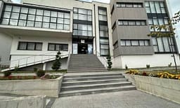 Drejtori i shkollës në Gjakovë dyshohet se ngacmoi të miturën, Prokuroria thotë se po ndërmarrin veprimet e nevojshme Drejtori i shkollës në Gjakovë dyshohet se ngacmoi të miturën, Prokuroria thotë se po ndërmarrin veprimet e nevojshme