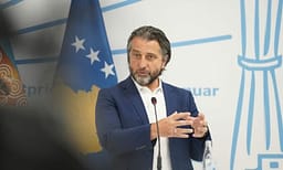 Rama bën thirrje për pjesëmarrje në protestën e studentëve në Shkup për gjuhën shqipe Rama bën thirrje për pjesëmarrje në protestën e studentëve në Shkup për gjuhën shqipe