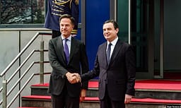 Kosova ka aleatë për NATO, por a e ka veten? Kosova ka aleatë për NATO, por a e ka veten?