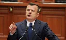 Balla, opozitës: Jeni bërë si telefon i prishur, ‘non grata’ është vështirë të hiqet – pres njoftim nga ambasada Balla, opozitës: Jeni bërë si telefon i prishur, ‘non grata’ është vështirë të hiqet – pres njoftim nga ambasada