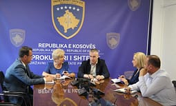Prokuroria dhe Policia identifikojnë disa persona në diasporë që publikuan votat e tyre në rrjetet sociale Prokuroria dhe Policia identifikojnë disa persona në diasporë që publikuan votat e tyre në rrjetet sociale
