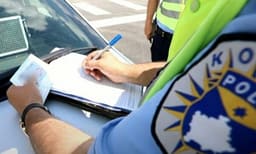 Policia njofton për mbi 100 aksidente gjatë 24 orëve të fundit, janë shqiptuar 2561 gjoba Policia njofton për mbi 100 aksidente gjatë 24 orëve të fundit, janë shqiptuar 2561 gjoba