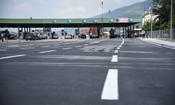 Kolona në kufi, qytetarët presin me orë – kjo është gjendja në pikat kufitare Kolona në kufi, qytetarët presin me orë – kjo është gjendja në pikat kufitare