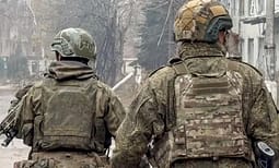 Ushtari rus në Krime qëllon ndaj kolegëve të tij, vret njërin prej tyre dhe tre civilë të tjerë, arrestohet Ushtari rus në Krime qëllon ndaj kolegëve të tij, vret njërin prej tyre dhe tre civilë të tjerë, arrestohet