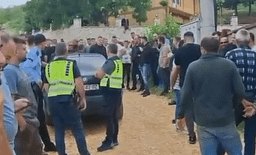 MPB me sqarim për të shtënat në Haraçinë: Policia shtiu në ajër në shenjë paralajmëruese MPB me sqarim për të shtënat në Haraçinë: Policia shtiu në ajër në shenjë paralajmëruese