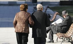 Shqiptarët në Zvicër edhe më tutje do të dalin në pension me 65 vjet Shqiptarët në Zvicër edhe më tutje do të dalin në pension me 65 vjet