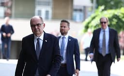Përplasje në Bosnje lidhur me zyrën ndërkombëtare që mbikëqyr zbatimin e paqes Përplasje në Bosnje lidhur me zyrën ndërkombëtare që mbikëqyr zbatimin e paqes