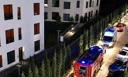 Zjarr në një ndërtesë në Tiranë: Evakuohen banorët, një grua dërgohet në spital nga asfiksia Zjarr në një ndërtesë në Tiranë: Evakuohen banorët, një grua dërgohet në spital nga asfiksia