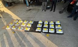 Policia arreston një shtetas të Serbisë dhe dy të Malit të Zi, konfiskon mbi 25 kg marihuanë Policia arreston një shtetas të Serbisë dhe dy të Malit të Zi, konfiskon mbi 25 kg marihuanë