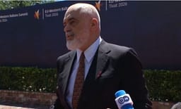 Rama pyetet për Zvërnecin në Samitin BE-Ballkani Perëndimor: S’ka projekt të miratuar, pas protestave elementë iranianë Rama pyetet për Zvërnecin në Samitin BE-Ballkani Perëndimor: S’ka projekt të miratuar, pas protestave elementë iranianë