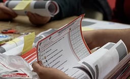 Nis numërimi i votave me postë, KQZ vazhdon procesin e përfundimit të rezultateve Nis numërimi i votave me postë, KQZ vazhdon procesin e përfundimit të rezultateve