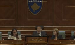 “S’ka debat”, deputetët protestojnë pasi Kurti s’propozon kandidat për kryeparlamentar, Dehari u kërkon qetësi “S’ka debat”, deputetët protestojnë pasi Kurti s’propozon kandidat për kryeparlamentar, Dehari u kërkon qetësi