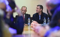 Lladrovci uron Kadri Veselin të bëhet shekullor Lladrovci uron Kadri Veselin të bëhet shekullor