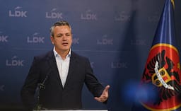 Arben Gashi reagon ashpër pasi Kurti ndau 2 milionë për subvencionim të fluturimeve: A është ky fundi i degradimit, apo ka më keq Arben Gashi reagon ashpër pasi Kurti ndau 2 milionë për subvencionim të fluturimeve: A është ky fundi i degradimit, apo ka më keq