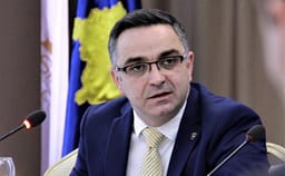 Besnik Tahiri thotë se kanë pasur plan për ta ndalë fizikisht VV’në nëse do të kishte tentuar ta imponojë Presidentin Besnik Tahiri thotë se kanë pasur plan për ta ndalë fizikisht VV’në nëse do të kishte tentuar ta imponojë Presidentin
