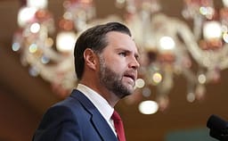 Vance thotë se është shtyrë dislokimi i trupave amerikane në Poloni Vance thotë se është shtyrë dislokimi i trupave amerikane në Poloni