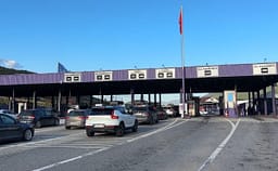 Fluks i madh në Morinë, mbi 11 mijë qytetarë të Kosovës hyjnë në Shqipëri brenda pak orësh Fluks i madh në Morinë, mbi 11 mijë qytetarë të Kosovës hyjnë në Shqipëri brenda pak orësh