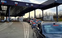 Pikat kufitare për hyrje-dalje nga Kosova, pritjet deri 20 minuta Pikat kufitare për hyrje-dalje nga Kosova, pritjet deri 20 minuta