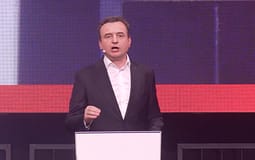 Kurti flet ashpër në tubimin me mërgimtarët në Zvicër: Nuk ka edhe çlirimtar, edhe zullumqar Kurti flet ashpër në tubimin me mërgimtarët në Zvicër: Nuk ka edhe çlirimtar, edhe zullumqar