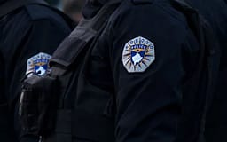 Arrestohet i dënuari me tre vite burgim për tentim vrasje në Prishtinë Arrestohet i dënuari me tre vite burgim për tentim vrasje në Prishtinë