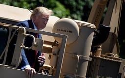 Trump thotë se SHBA po ndërton fabrika për prodhim armësh, pas raportimeve për rezervat e pakësuara Trump thotë se SHBA po ndërton fabrika për prodhim armësh, pas raportimeve për rezervat e pakësuara
