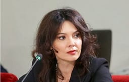 “Kollaj t’u sillesh rrotull protestave me fjalë boshe”, Spiropali pas protestave për Zvërnecin: Çka duhet bërë sot është një marrëveshje e re për Shqipërinë “Kollaj t’u sillesh rrotull protestave me fjalë boshe”, Spiropali pas protestave për Zvërnecin: Çka duhet bërë sot është një marrëveshje e re për Shqipërinë